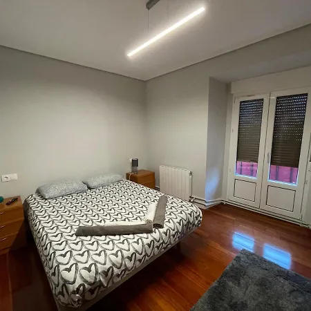 Apartamento En El Centro De 2 Hab. Y 2 Banos. Castro Urdiales Exterior foto