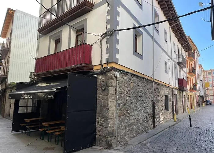 Apartamento En El Centro De 2 Hab. Y 2 Banos.