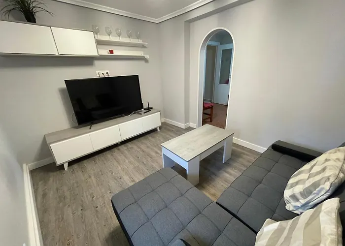 Apartamento En El Centro De 2 Hab. Y 2 Banos.