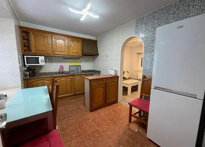 Apartamento En El Centro De 2 Hab. Y 2 Banos.